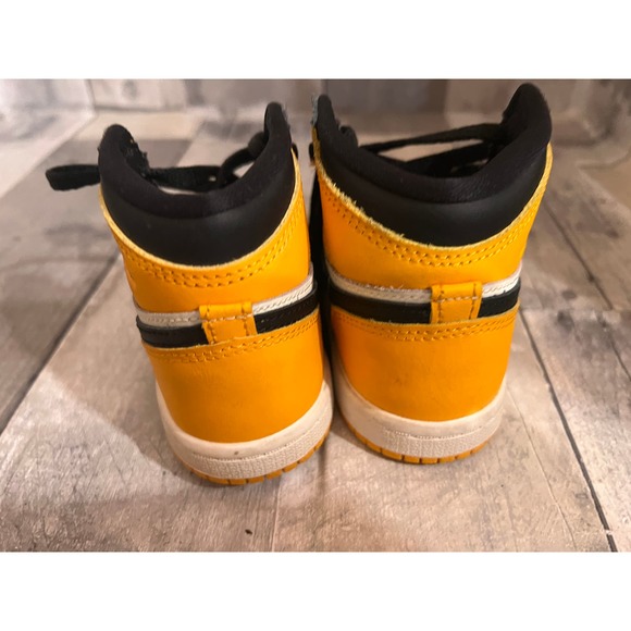 Nike Air Jordan 1 Retro High Top Sneakers Taxi Yellow Leather Kids Sz 8C - Picture 4 of 8